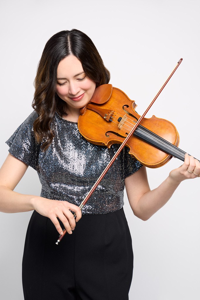Naomi Garrett plays her violin. Prince Edward County, Belleville, Quinte, Hastings violinist for weddings, events and music lessons.